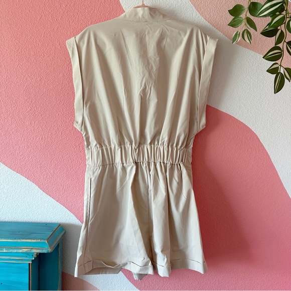 NWT Vestique Safe and Sound Romper Cream Utility Medium - Picture 4 of 11